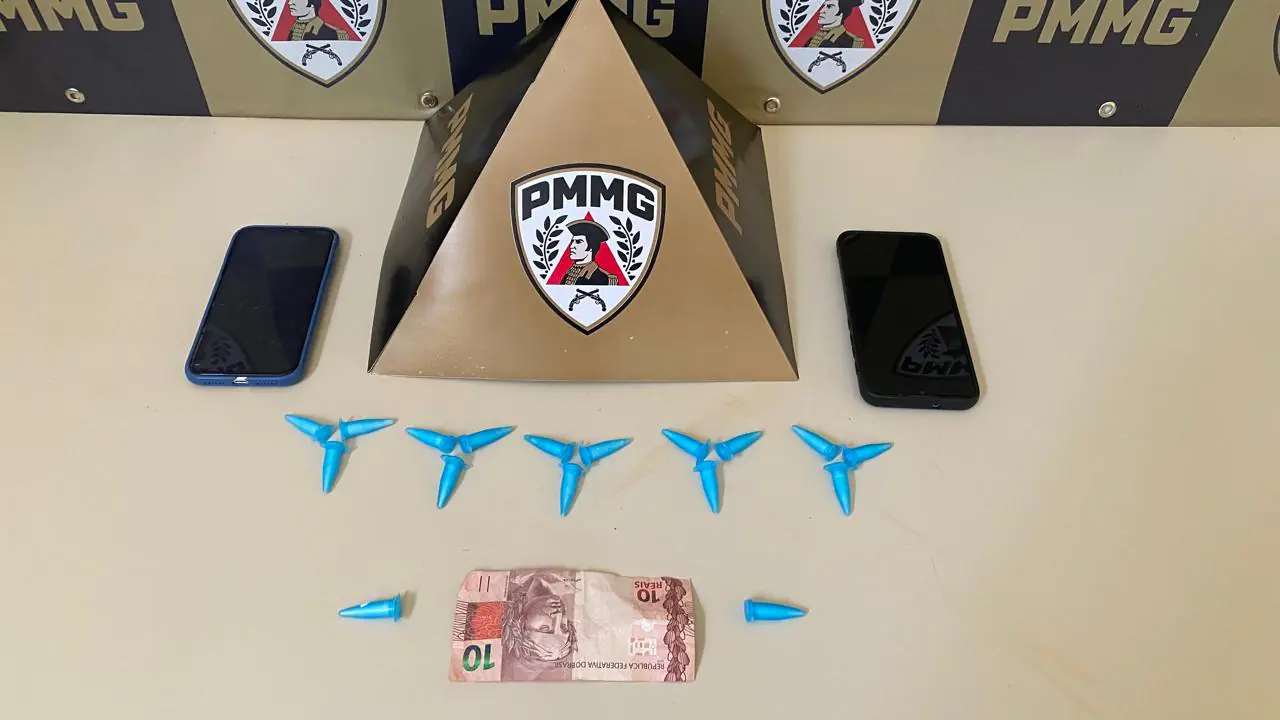 Polícia Militar apreende drogas e prende três por tráfico em Dores do Indaiá