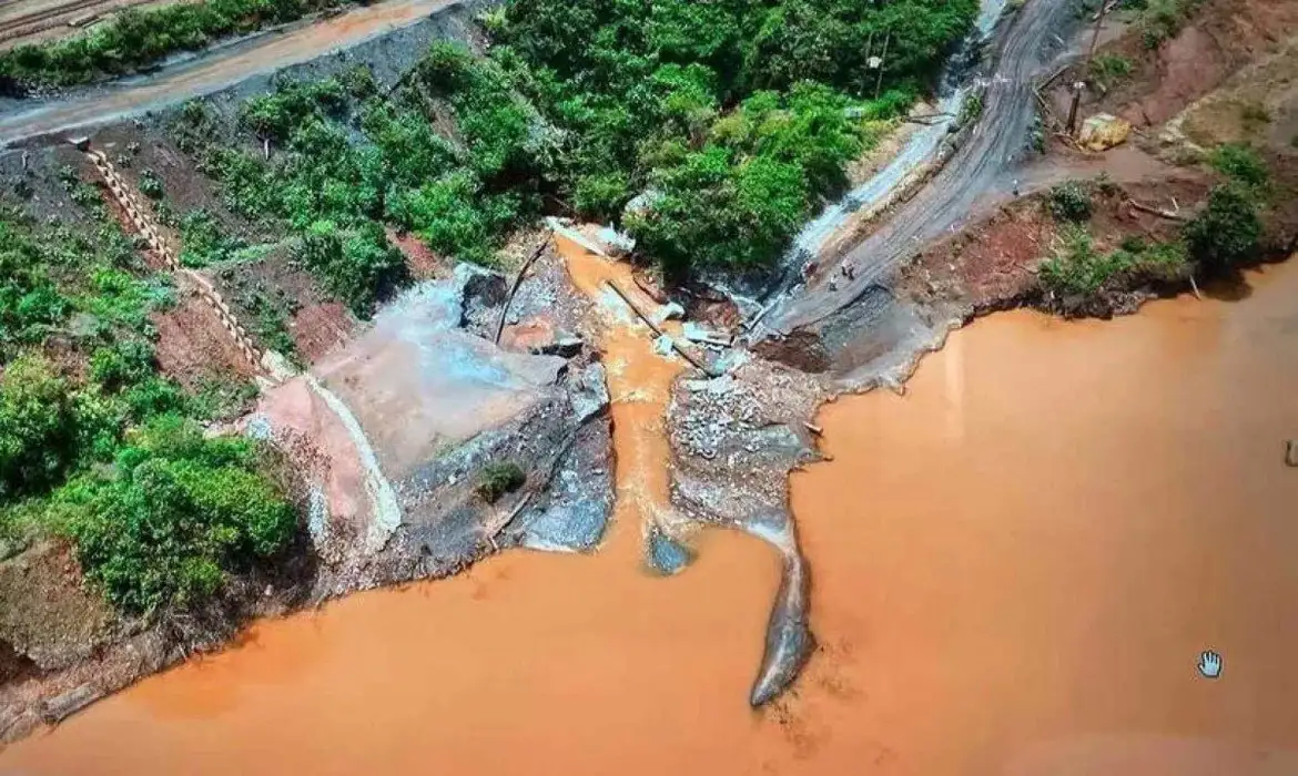 Governo de Minas multa Vale em R$ 1,7 milhão e suspende atividades após danos ambientais