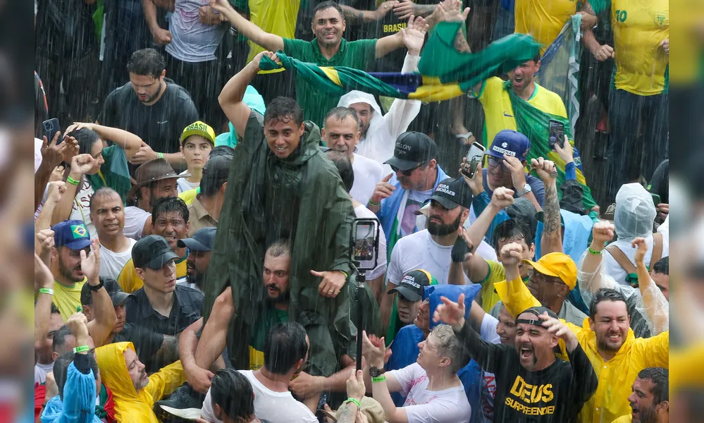 Raio em caminhada de Nikolas ecoa pela política divinopolitana 