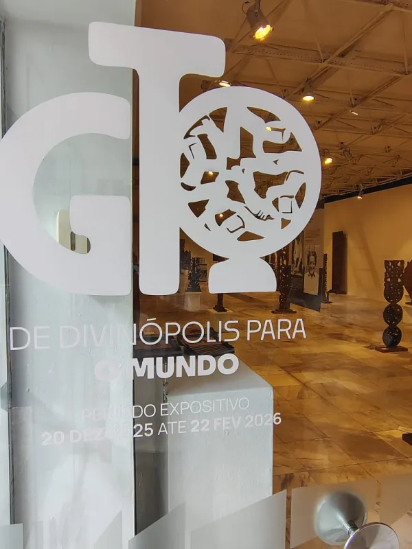 Agenda cultural de fevereiro reúne teatro, espiritualidade e artes visuais em Divinópolis