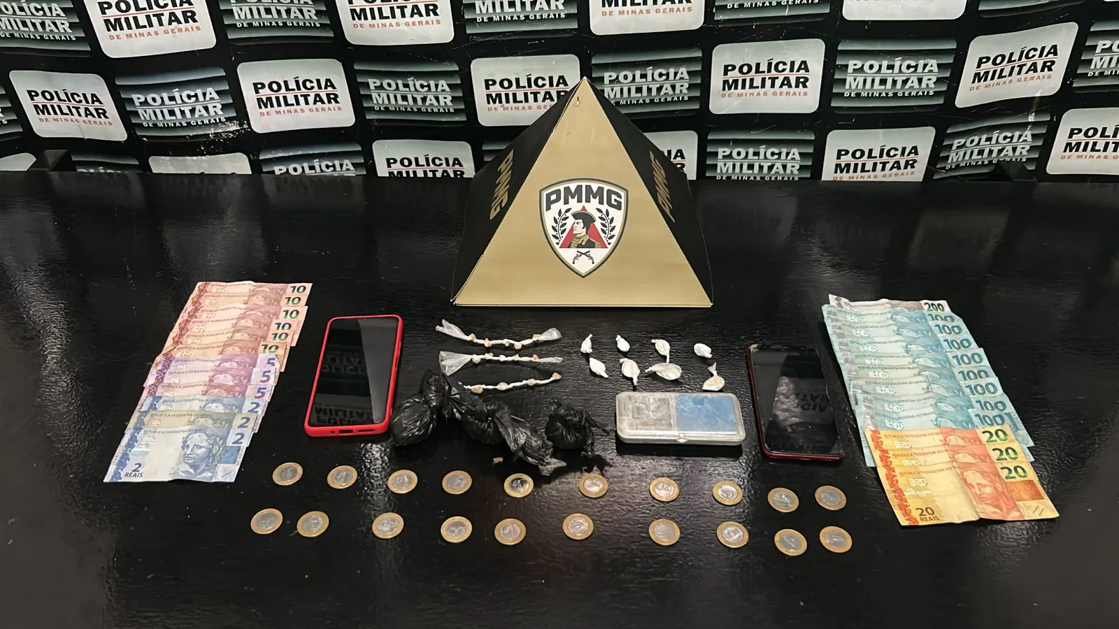 PM prende suspeito por tráfico de drogas em Pará de Minas