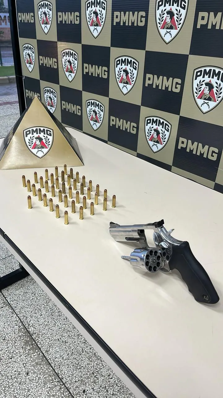 Polícia Militar prende jovem por posse ilegal de arma de fogo em Lagoa da Prata