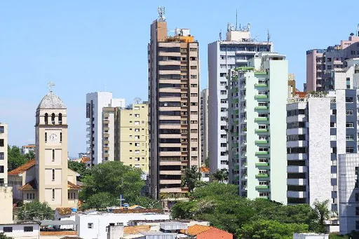 Divinópolis abre quase 8 mil empresas em um ano, aponta levantamento