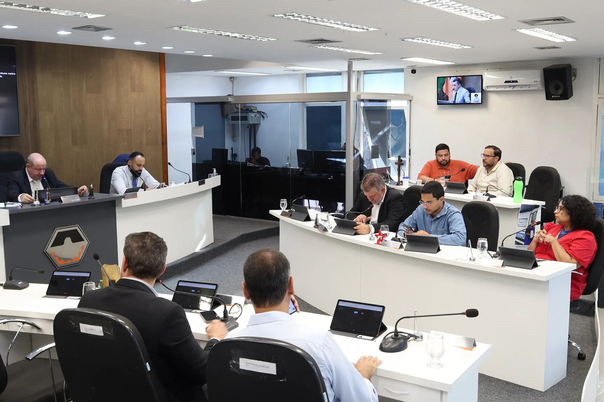Câmara aprova aumento no número de vereadores de 17 para 19 a partir de 2029