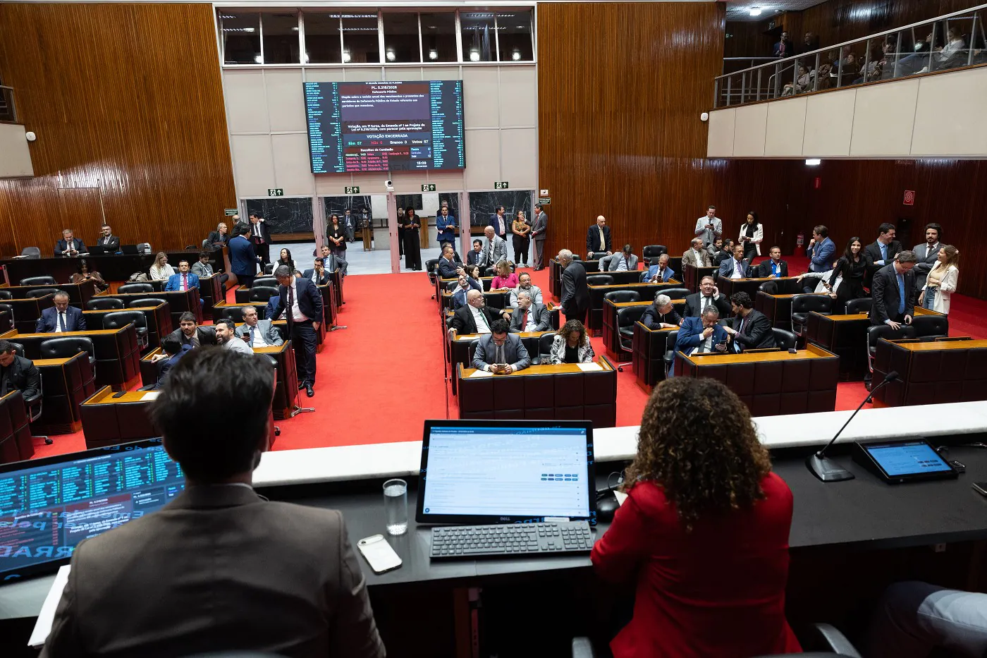 Reajuste de 5,4% avança, mas pressão por recomposição maior domina debate