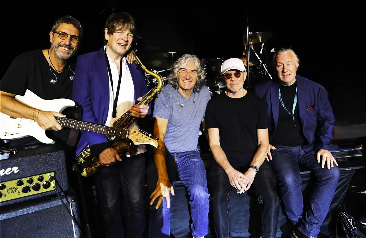 Britânicos do Dire Straits anunciam show em Divinópolis