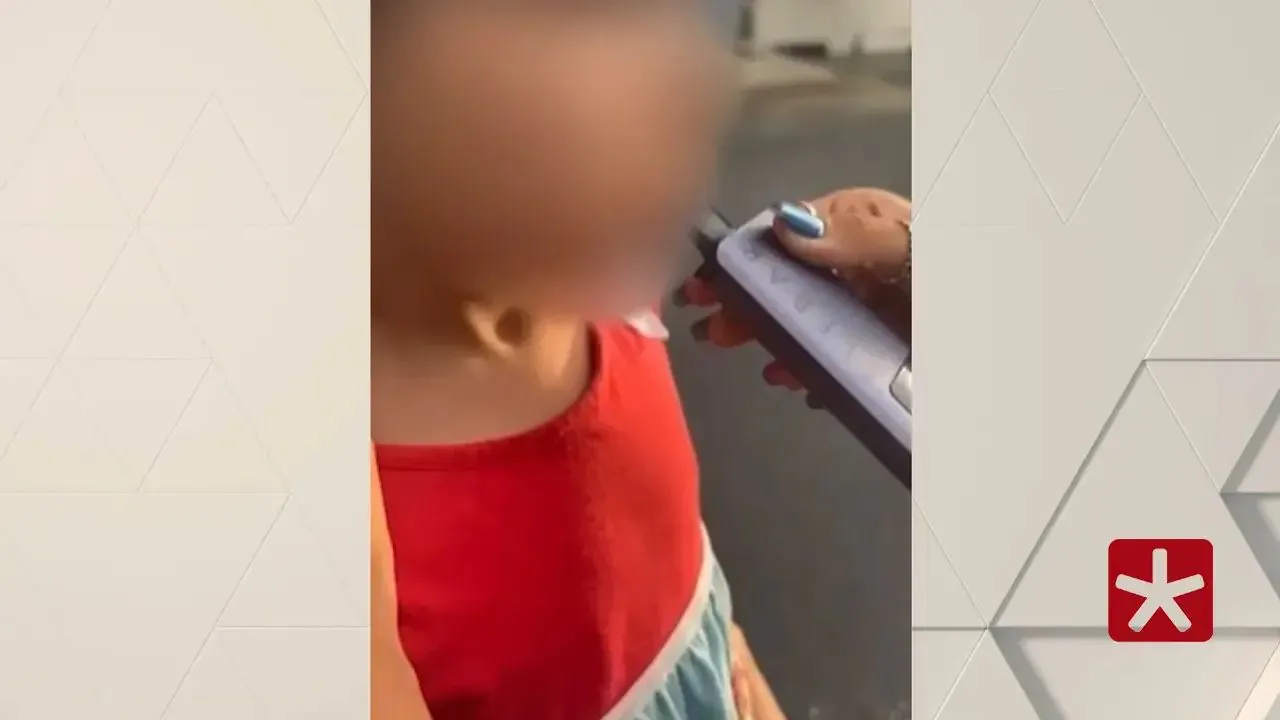 Babá oferece cigarro eletrônico a criança de 3 anos e vídeo revolta redes em João Pinheiro
