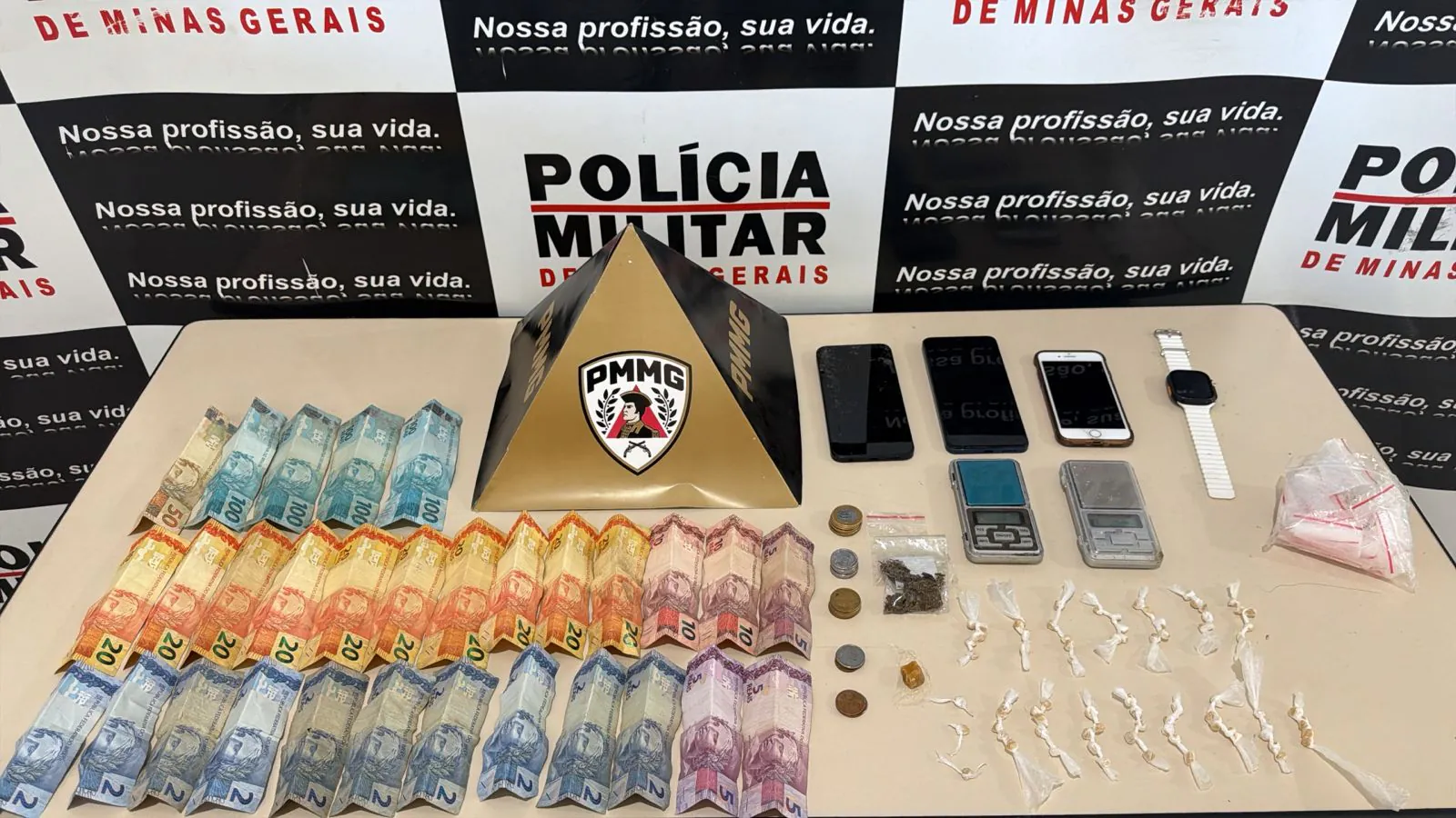 PM prende dois homens por tráfico de drogas em Santo Antônio do Monte