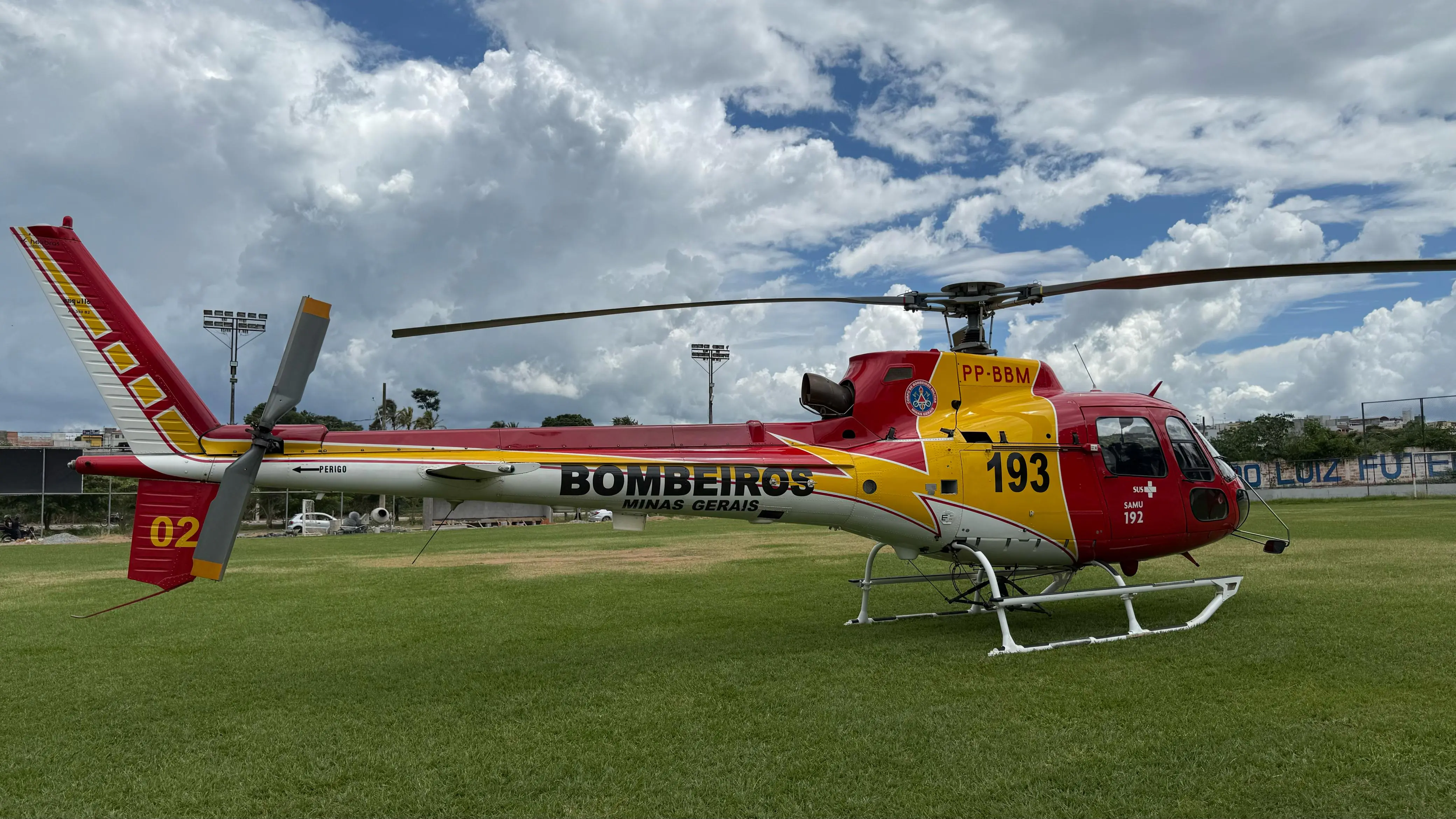 Paciente vítima de acidente de trabalho é levado de helicóptero para Divinópolis