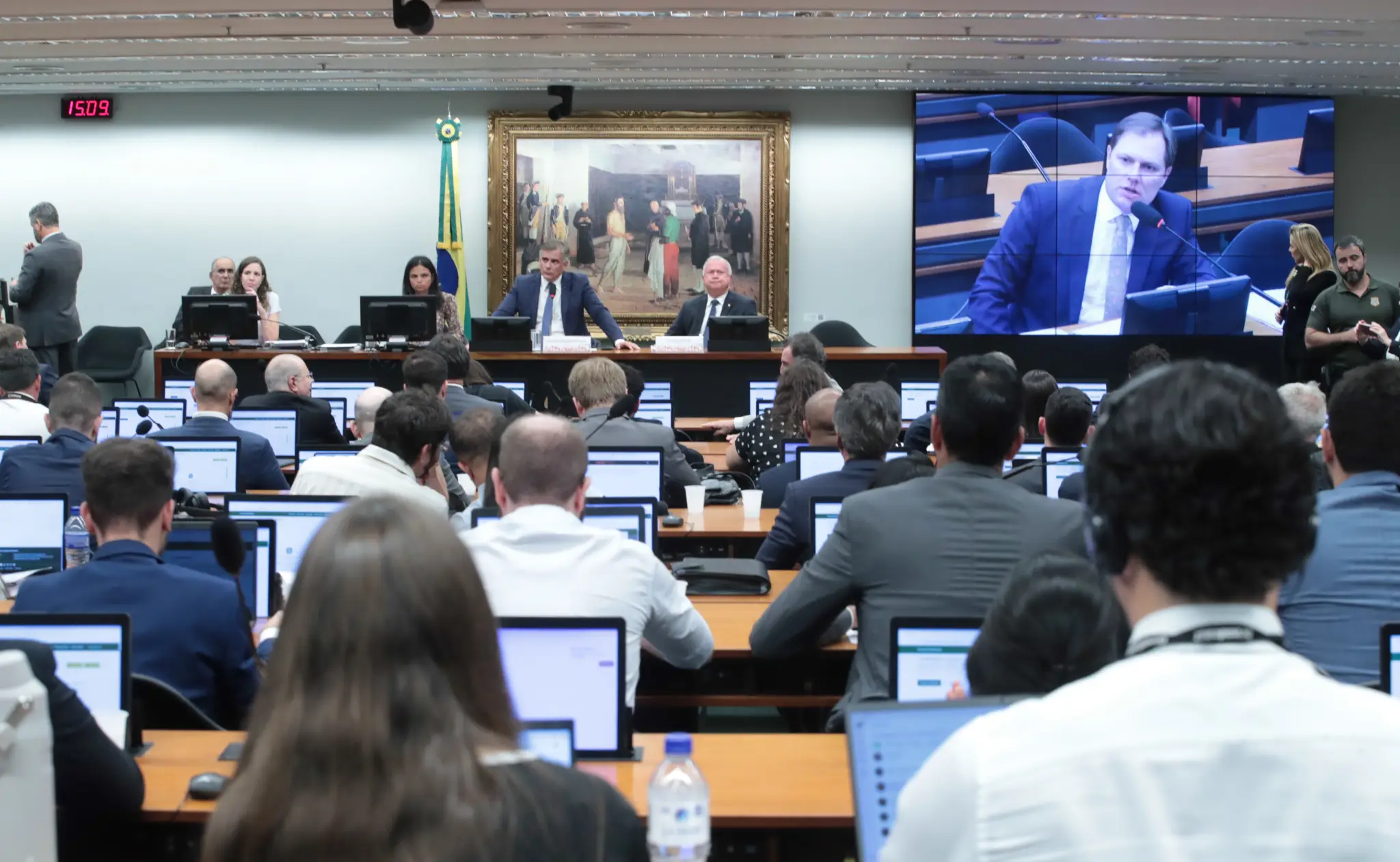 Proposta que prevê fim da escala 6x1 avança e repercute na região