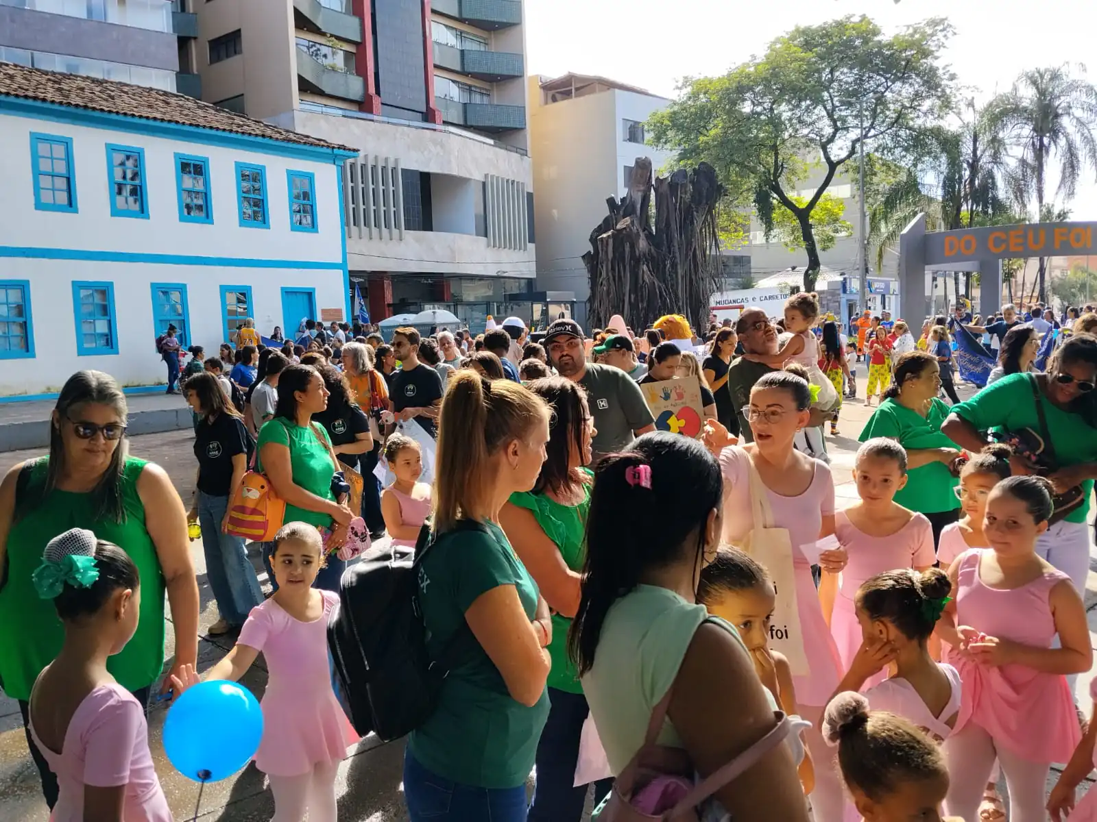 Caminhada inclusiva abre o Abril Azul em Divinópolis