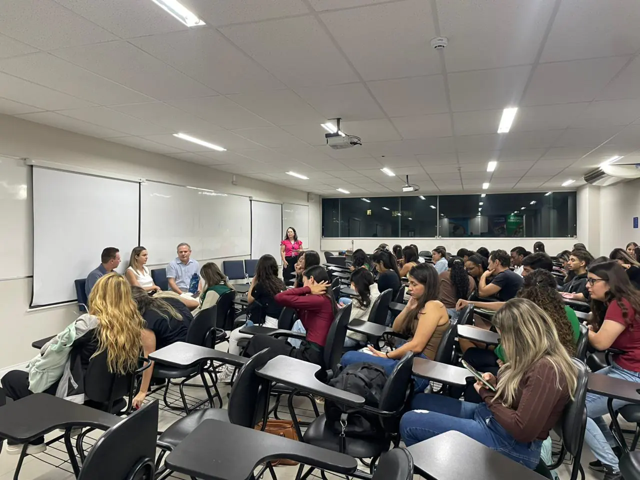 ‘Semana da Saúde’ discute mercado e formação profissional em Divinópolis