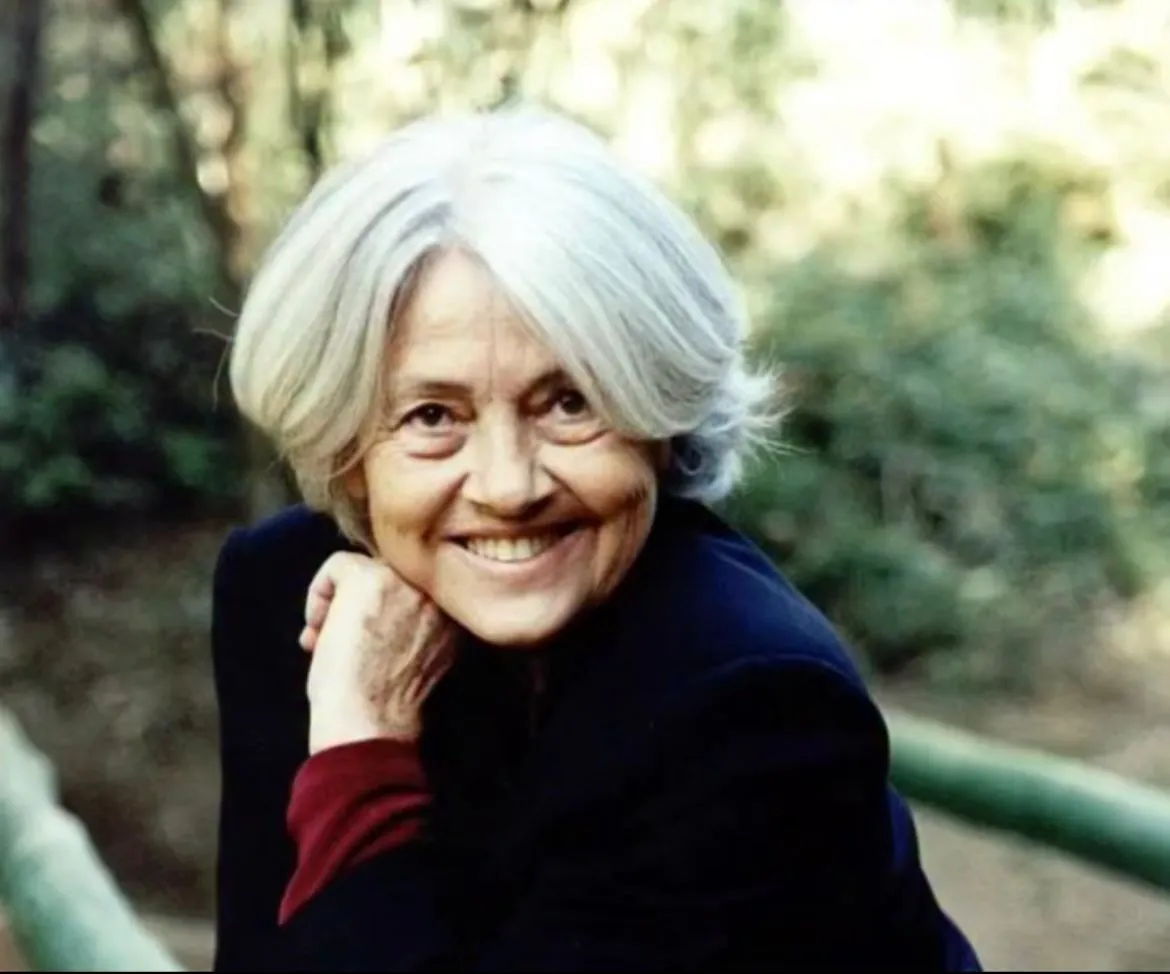 Adélia Prado é homenageada com Moção de Aplauso na Comissão de Cultura