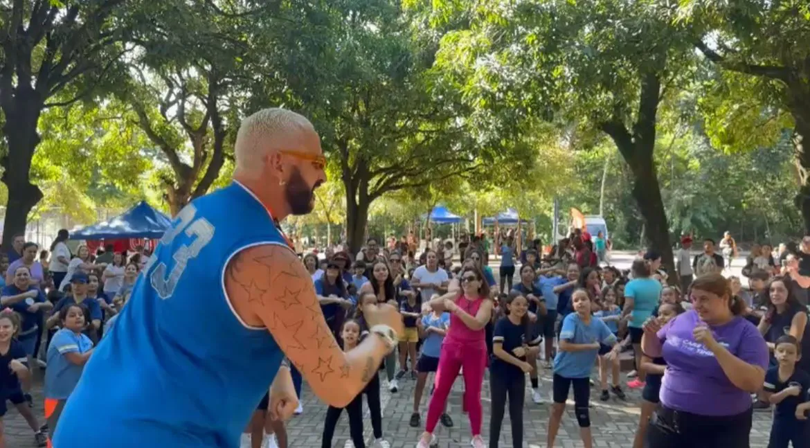 Zumba, vacinação e serviços de saúde movimentam manhã no Parque da Ilha, em Divinópolis