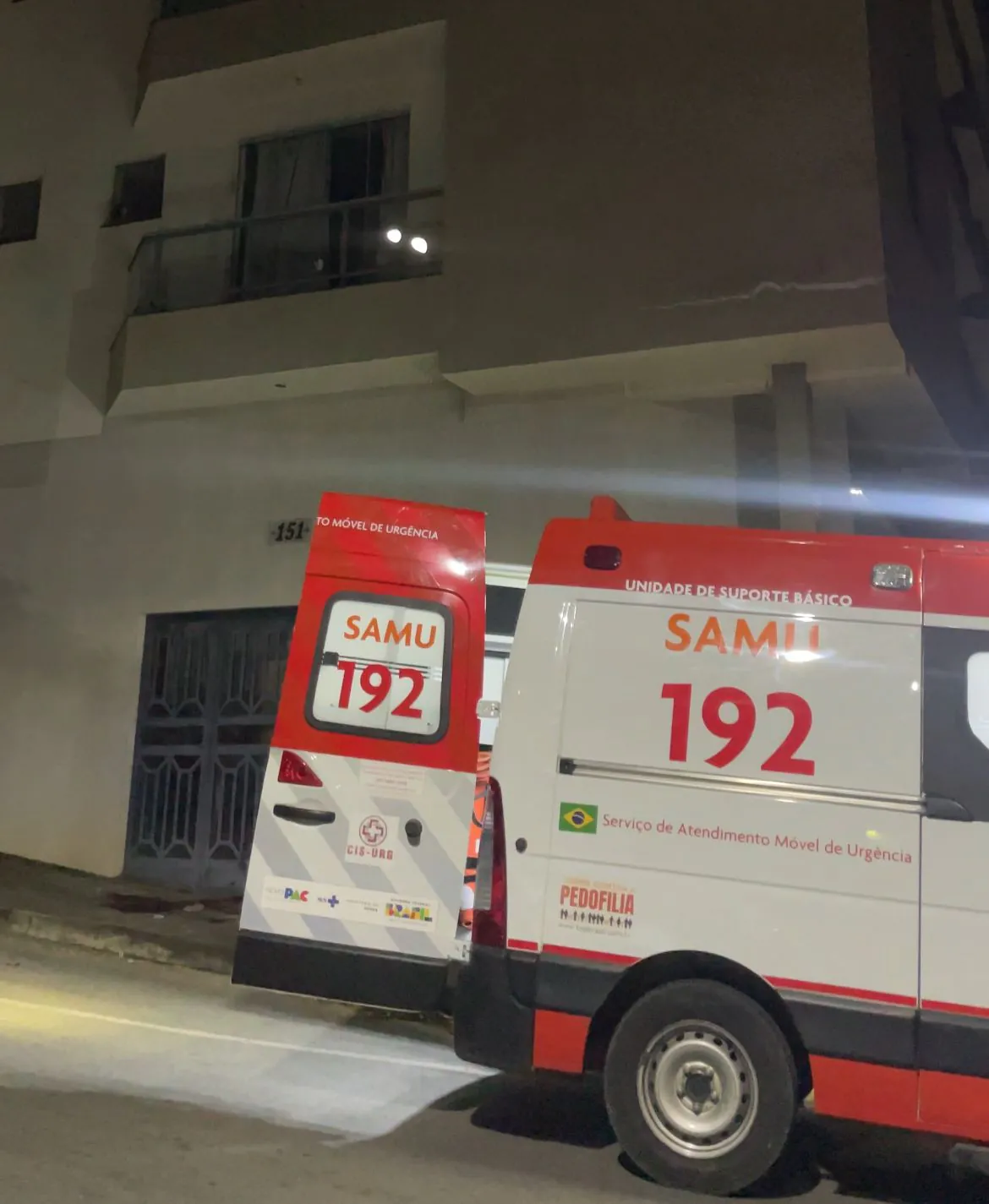 Jovem fica gravemente ferido após cair de terraço no bairro Chanadour, em Divinópolis