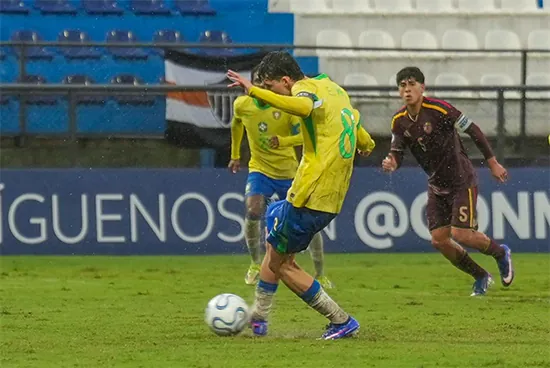 Eduardo Pape marca e Brasil vence Venezuela