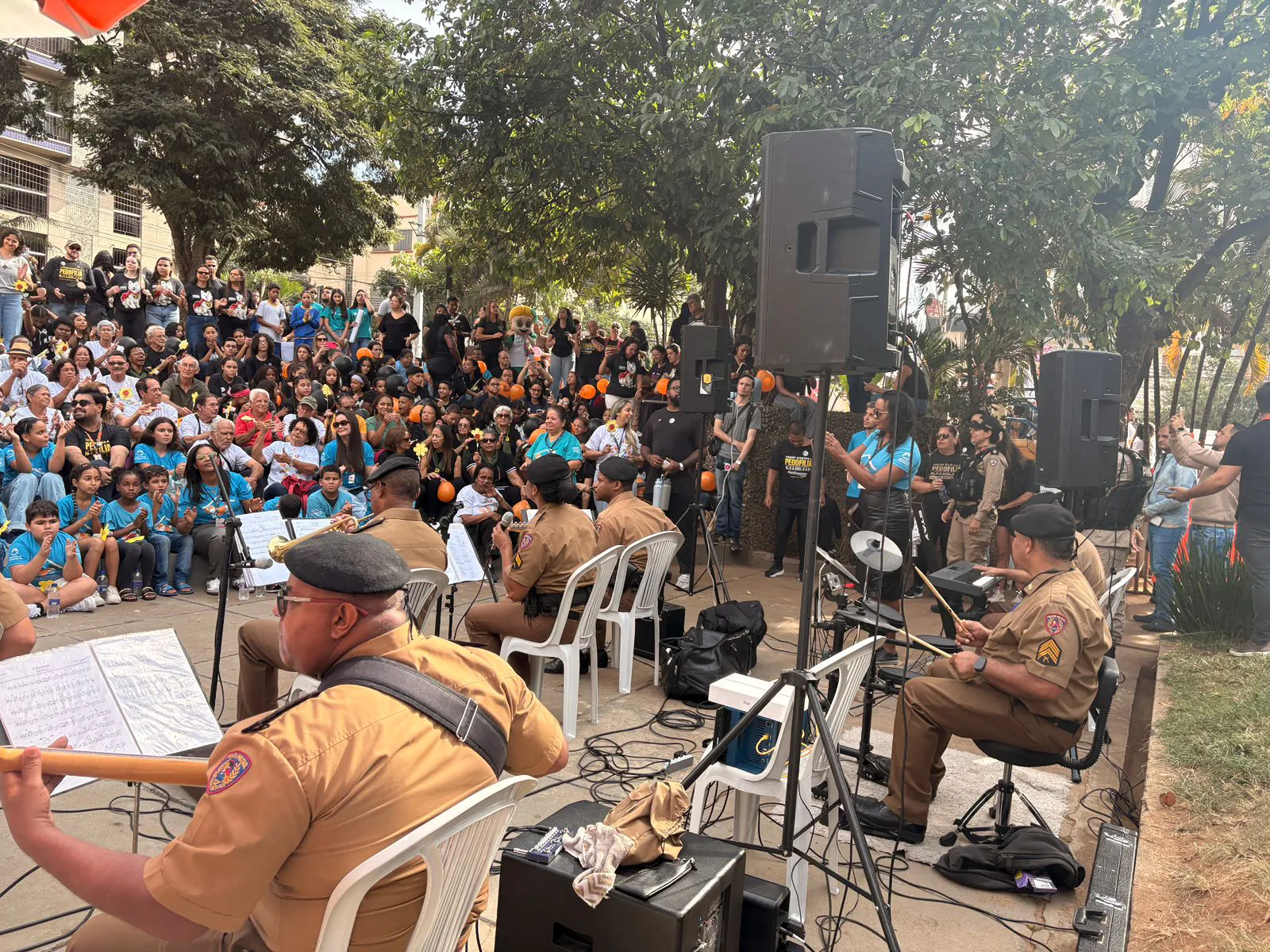 Caminhada ‘Todos Contra a Pedofilia’ reúne multidão e reforça alerta em Divinópolis
