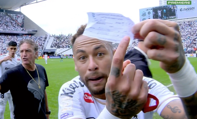 Neymar é retirado de campo após erro inacreditável da arbitragem; veja o momento