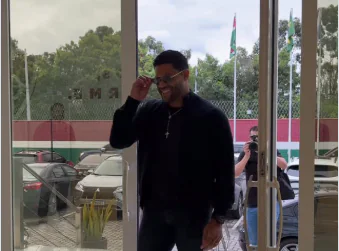 Hulk desembarca no Rio de Janeiro e conhece estrutura do Fluminense