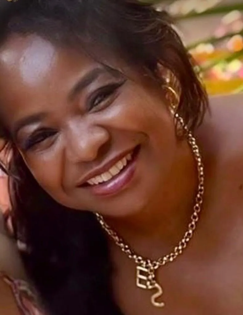 ÉLIA SANTOS