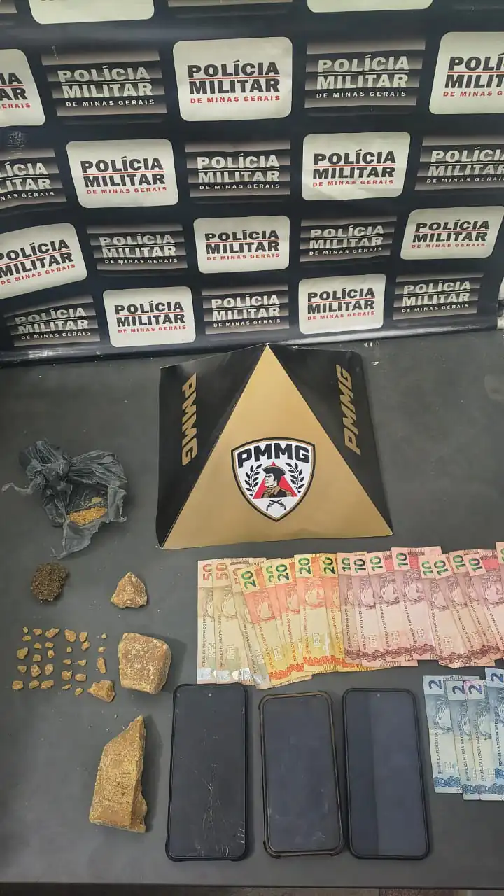 PM prende três suspeitos por tráfico de drogas no bairro Ana Rosa em Bom Despacho