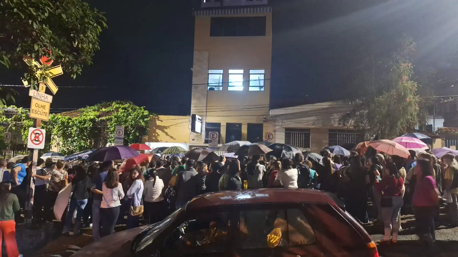 Servidores de Divinópolis aprovam estado de greve contra reforma da Previdência