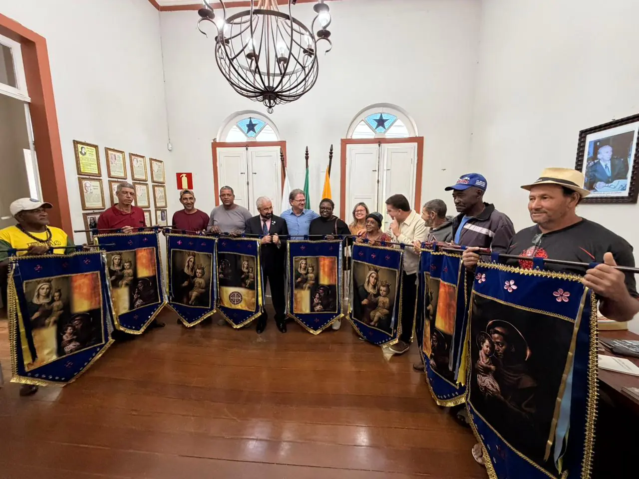 Fabiano Cazeca realiza ação de apoio a guardas de Reinado no Centro-Oeste de Minas