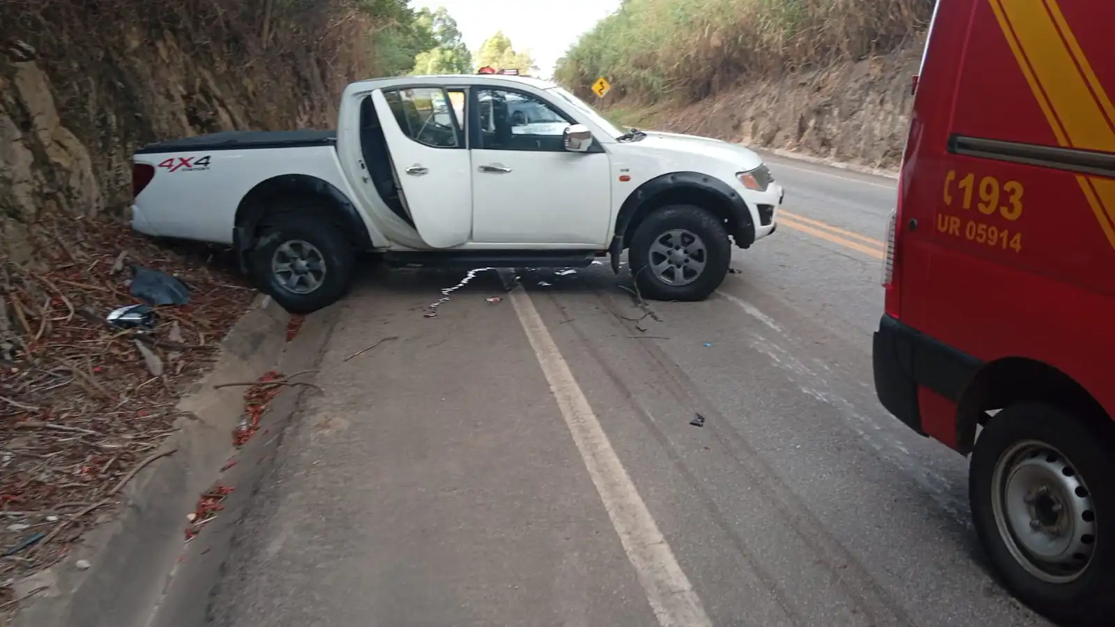 Capotamento deixa motorista gravemente ferido na MG-431, em Pará de Minas