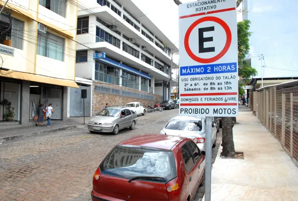 Com ônibus mais caros, reajustes do rotativo e táxi seguem sem definição em Divinópolis