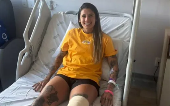 Gaby Soares passa por cirurgia no joelho após grave lesão
