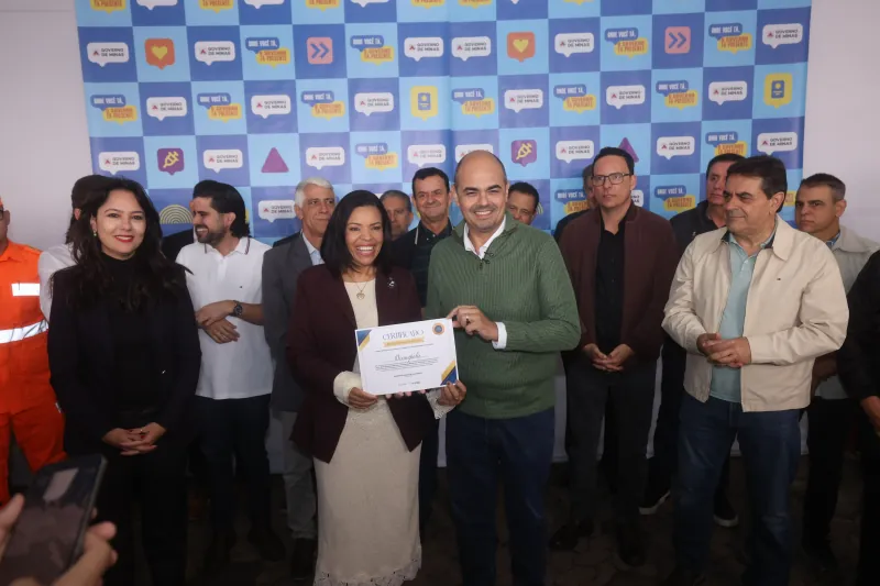 Divinópolis recebe anúncios históricos durante transferência da capital mineira