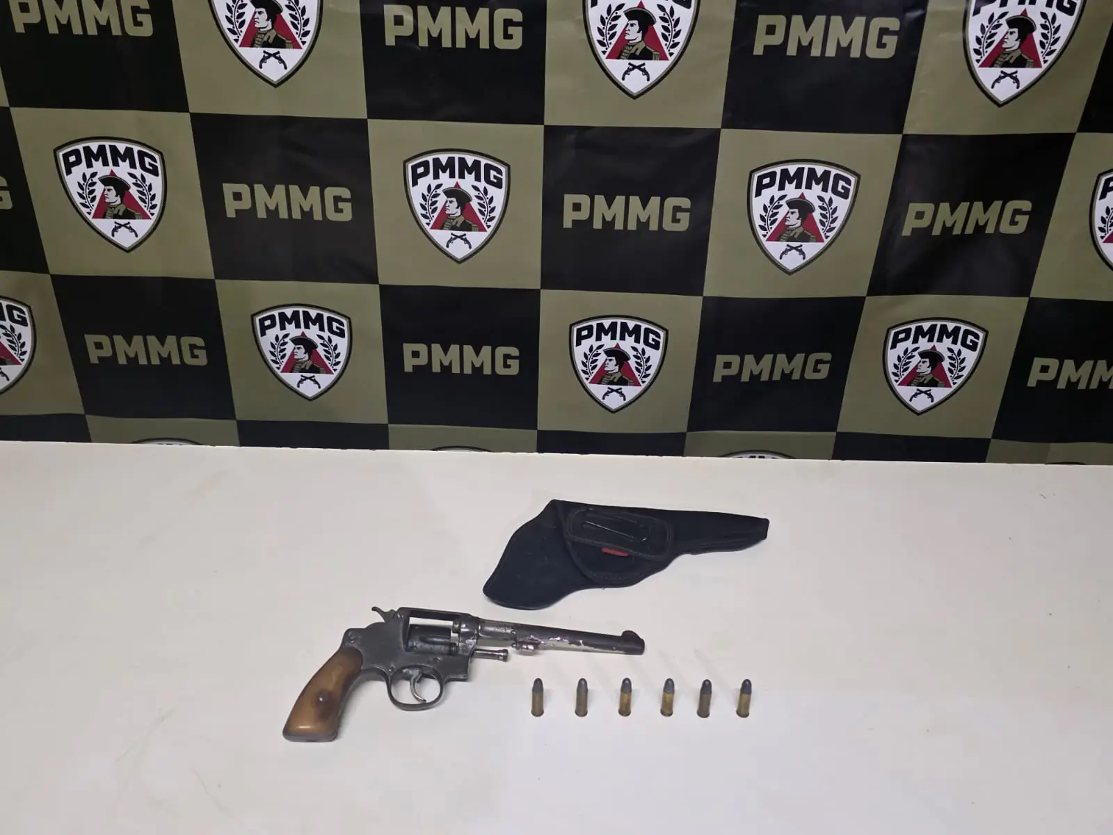 Homem é preso por ameaça e posse irregular de arma de fogo em Luz