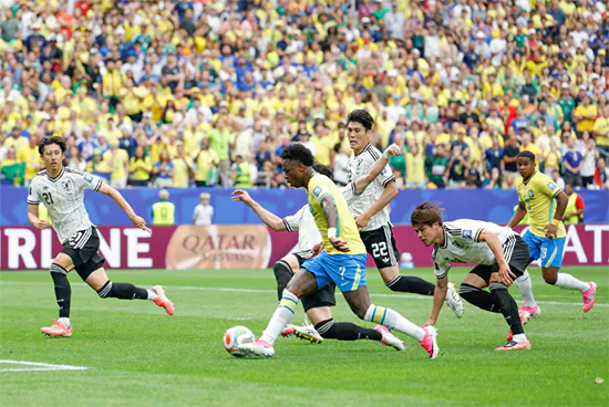 De virada, Brasil derrota Japão por 2 a 1 e avança às oitavas da Copa do Mundo
