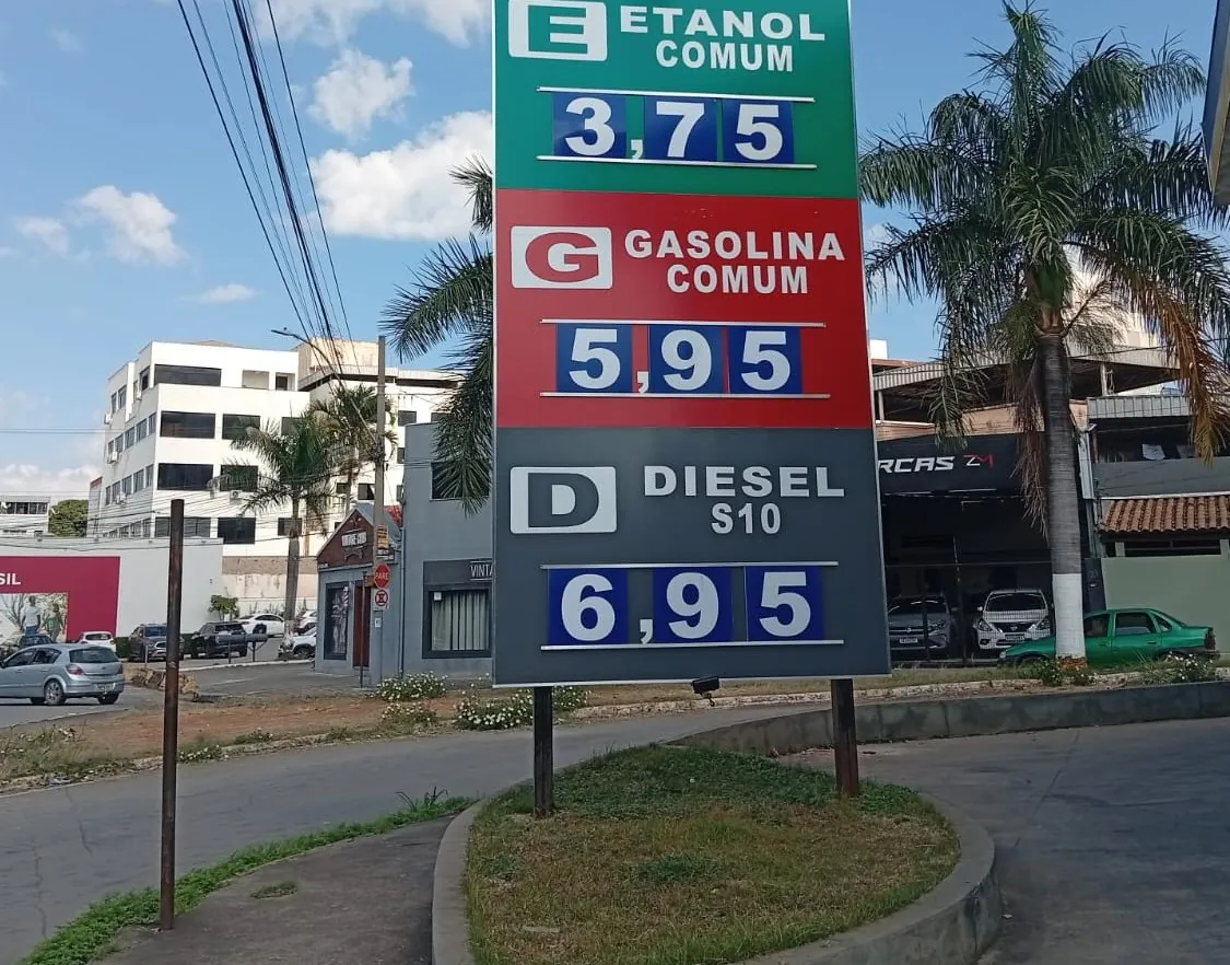 Gasolina sobe e diesel cai: variações impactam consumidores e transportadores