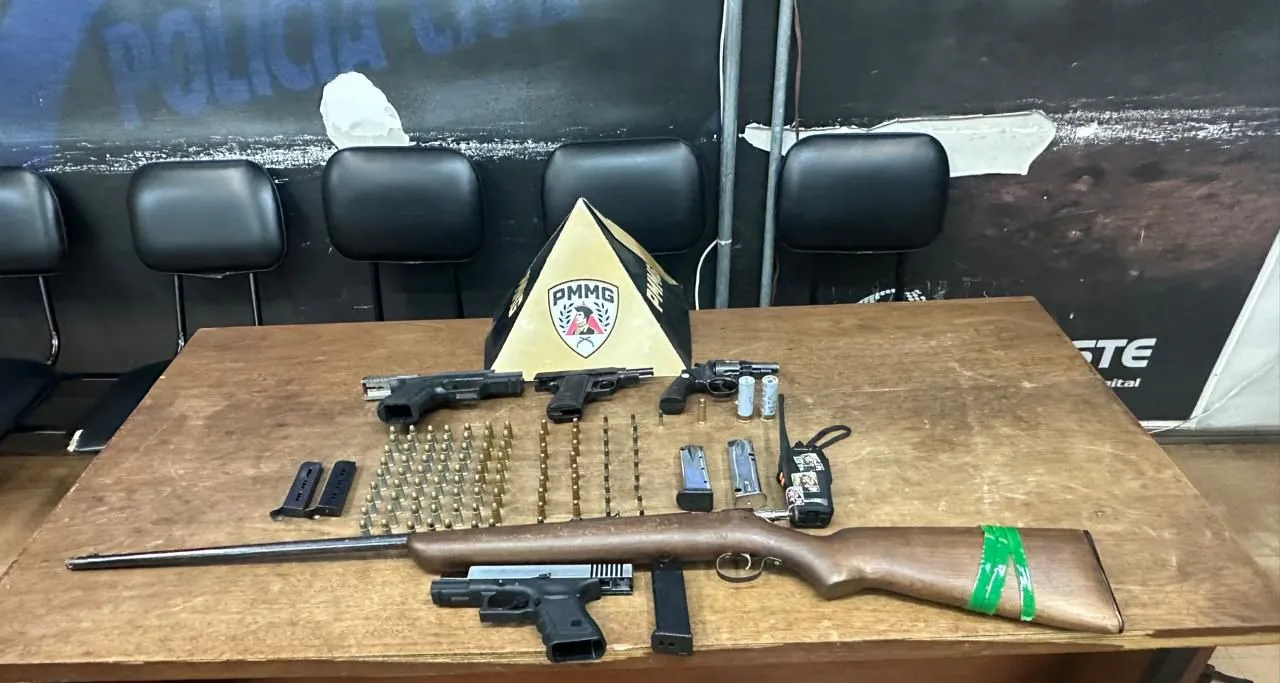 Polícia prende jovem de 19 anos com arsenal de armas em Itaúna