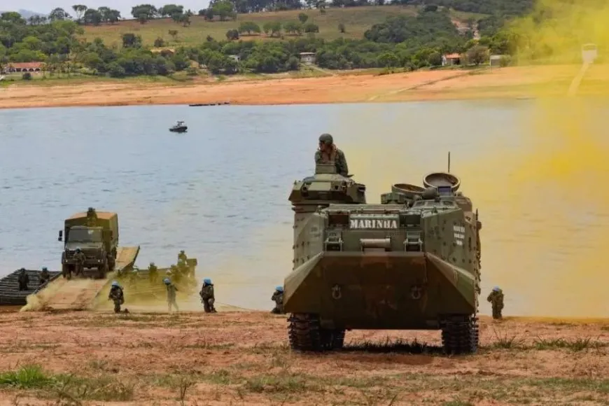Marinha reúne 2 mil militares em Minas 