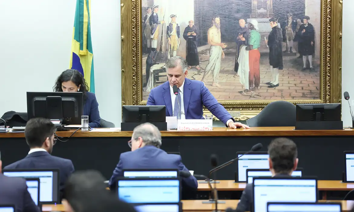 Fim da aposentadoria compulsória para juízes avança e reacende debate sobre casos antigos 