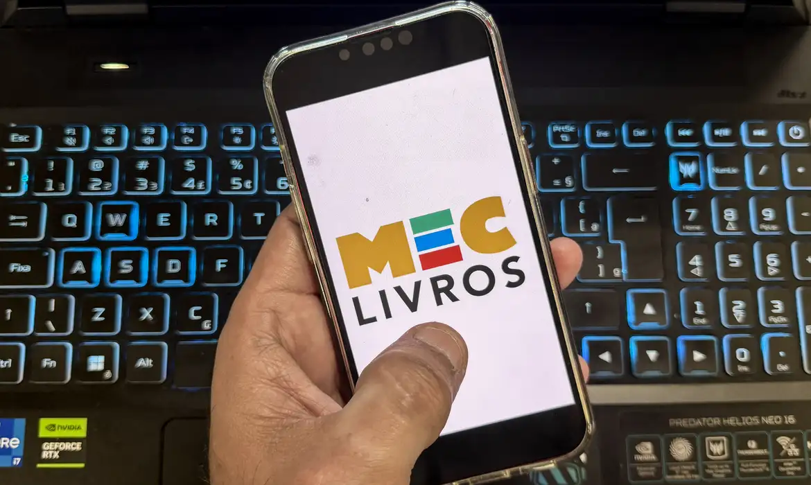 MEC amplia acervo digital e disponibiliza mais de 7,8 mil livros em inglês e espanhol