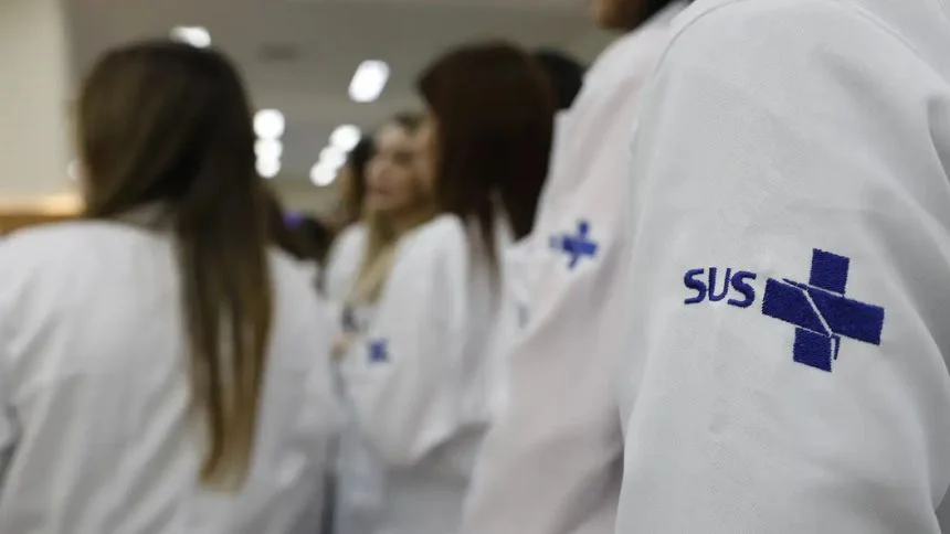 Greve parcial de médicos deixa 15 unidades sem consultas em Divinópolis, informa Prefeitura