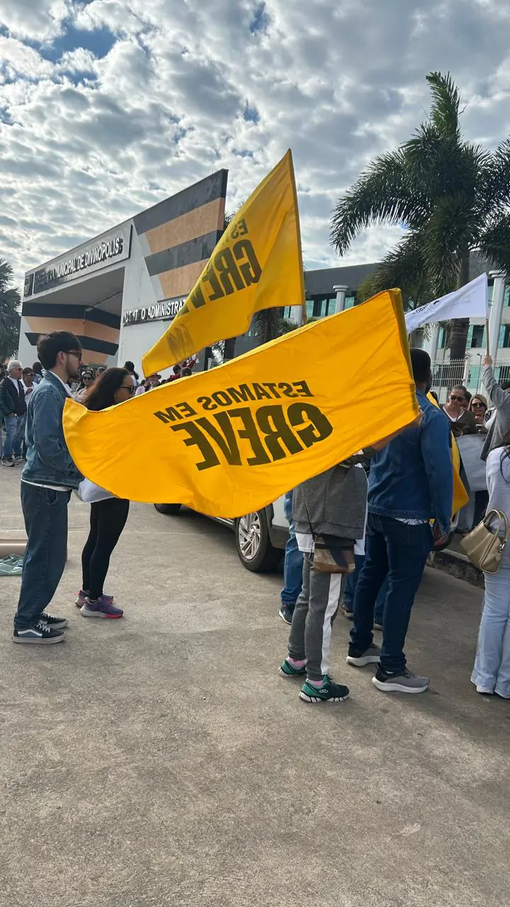 Primeiro dia da greve geral leva centenas de servidores às ruas; impasse continua