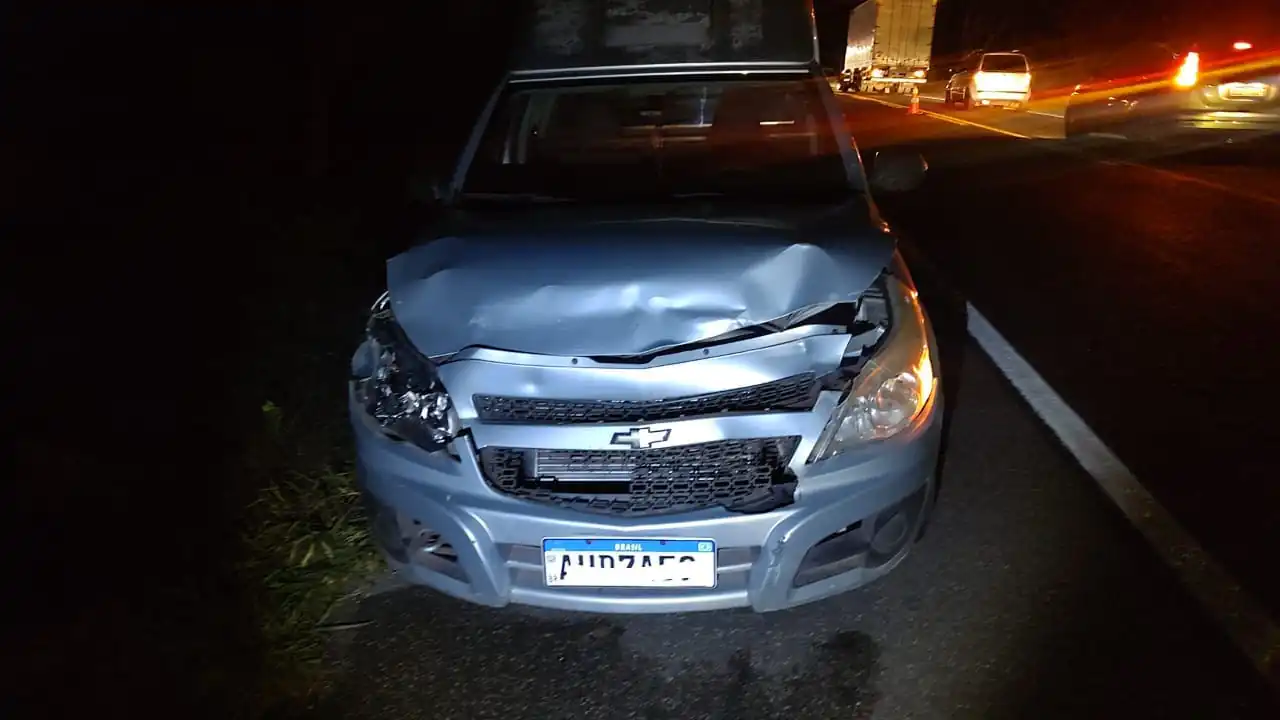 Quatro veículos se envolvem em acidente e motorista fica ferido na MG-260, entre Divinópolis e Marilândia