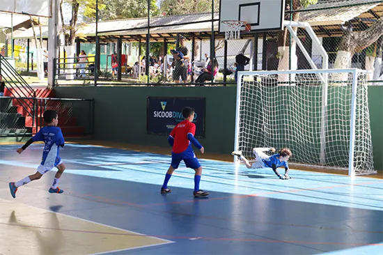 Festival de futsal reúne crianças e incentiva integração pelo esporte 