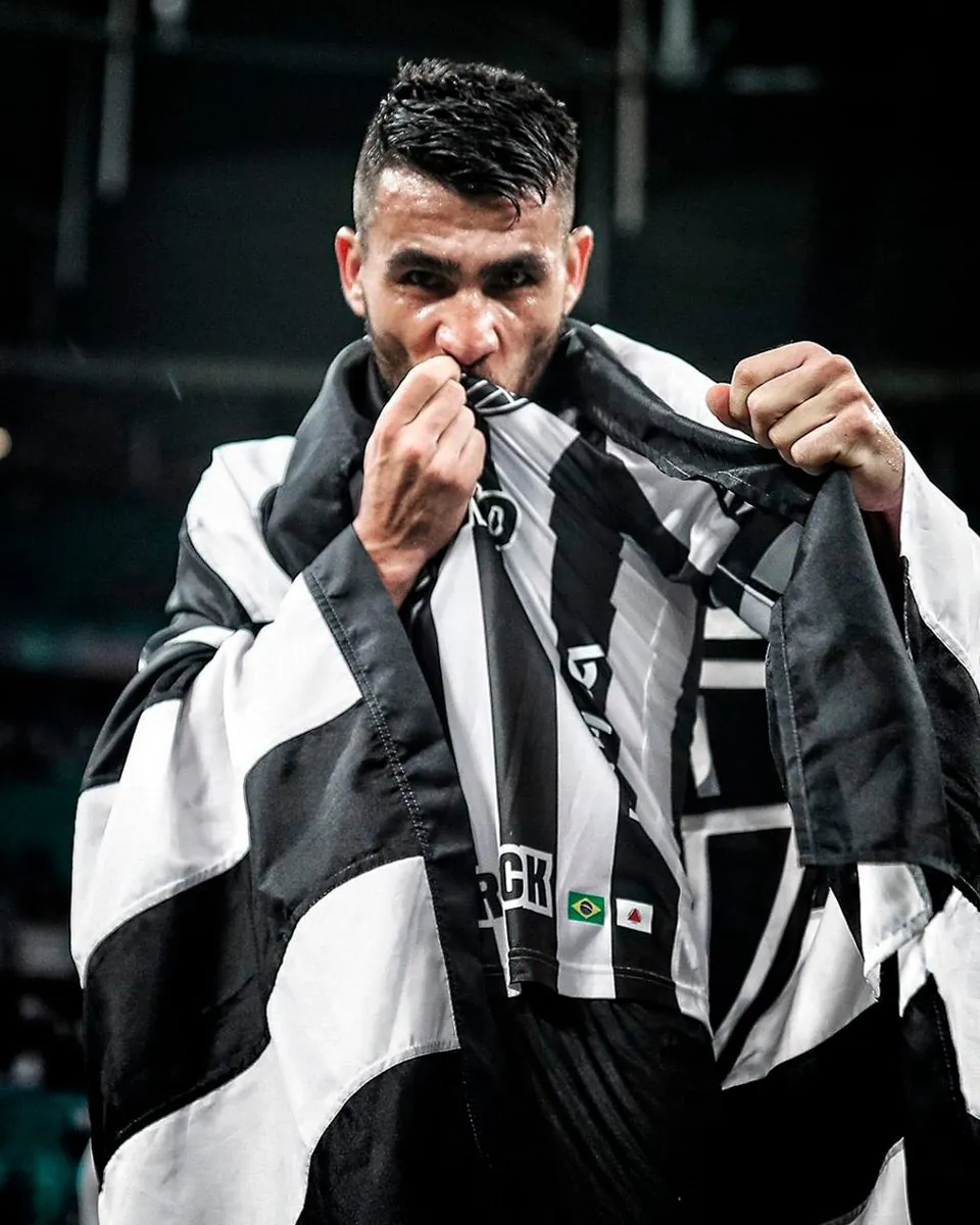 Atlético anuncia rescisão de ídolo gringo